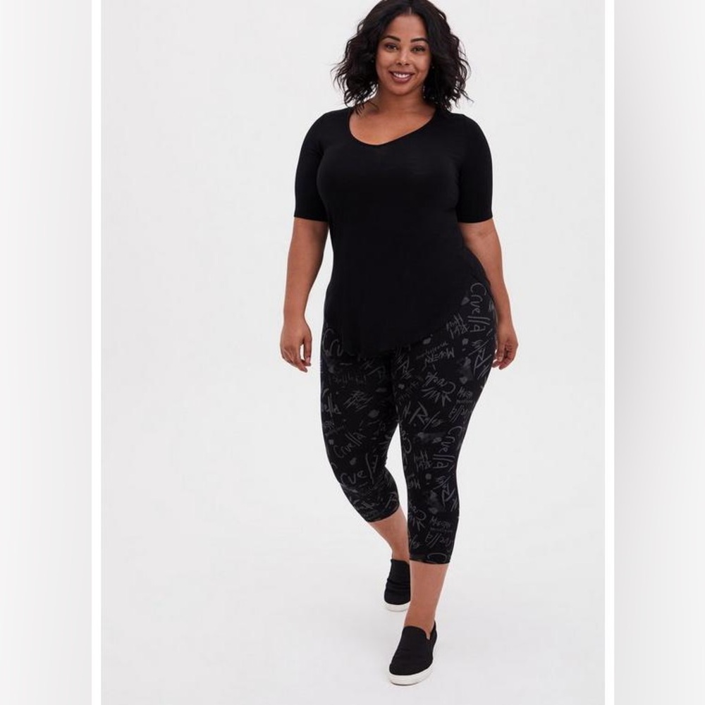 TORRID Black Capri Leggings Disney Cruella Size 00 M/L 10 NWT